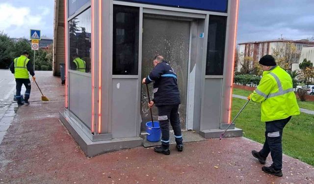 Üst geçit asansörlerinde periyodik temizlik