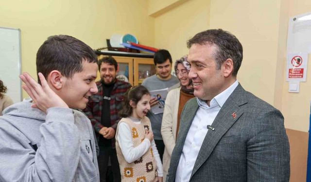 Vali Sözer’den özel öğrencilere destek