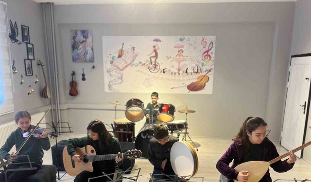 Vefalı eş, hayatını kaybeden kocasının anısına kütüphane ve müzik atölyesi kurdu