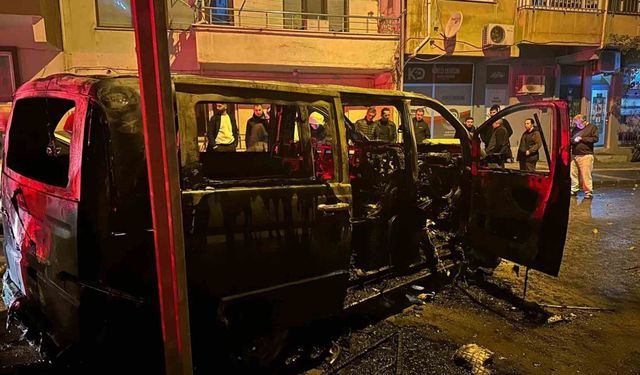 Yalova’da minibüs park edildiği sırada alevlere teslim oldu