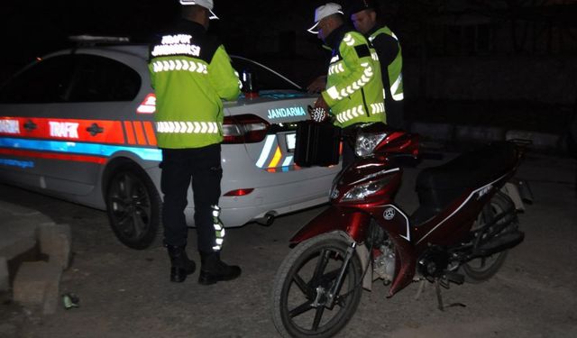 Yalvaç’ta 456 kişi ve 206 araç denetlendi, 4 araç trafikten men edildi