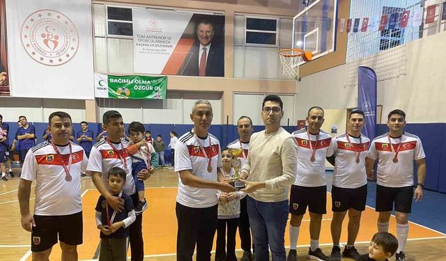 Yeşilhisar’da Harun Akkaş Kurumlar Arası Voleybol Turnuvası sona erdi