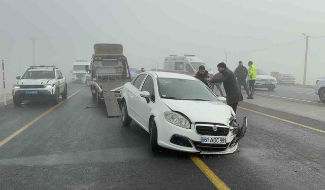 Yoğun sis Tatvan’da zincirleme kazaya neden oldu