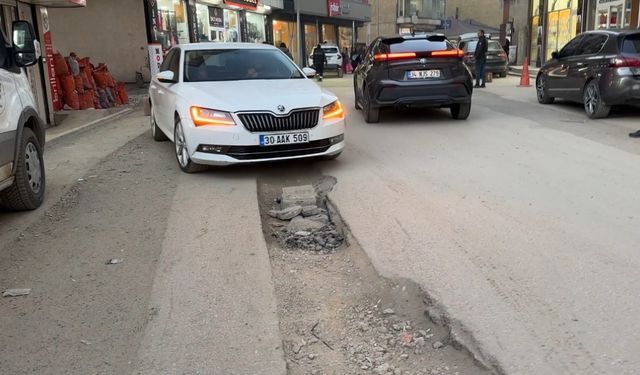 Yüksekova’da doğal gaz kazılarından dolayı yollar kullanılmaz hale geldi