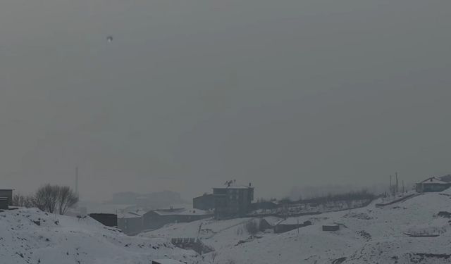 Yüksekova’da yoğun sis uçak seferlerini durdurdu