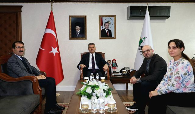 Artvin Valisi Ergün, İş İnsanı Peker Çiftini Makamında Ağırladı