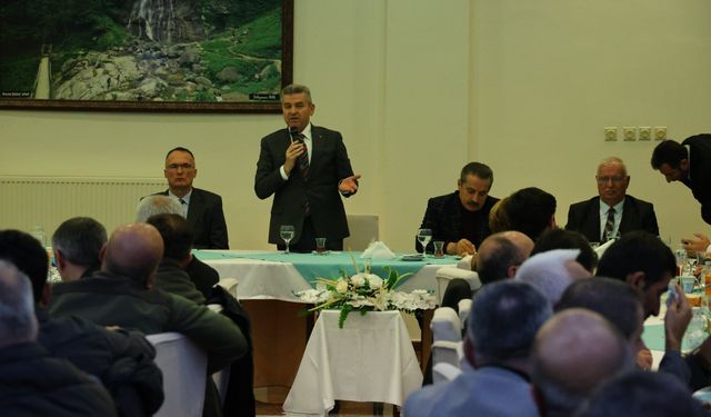 Artvin Valisi Ergün'den İl Özel İdaresi Genel Sekreteri Demirel'e Veda Yemeği