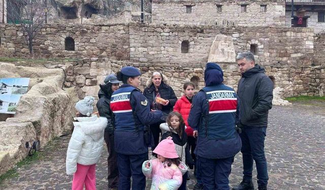 300'e yakın vatandaşa kadına şiddetle mücadele anlatıldı