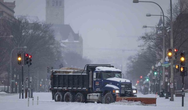 ABD'de kar fırtınasında 800 binden fazla kişi elektriksiz kaldı