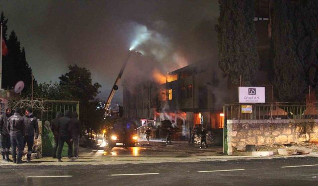 Adana'da fabrika yangını