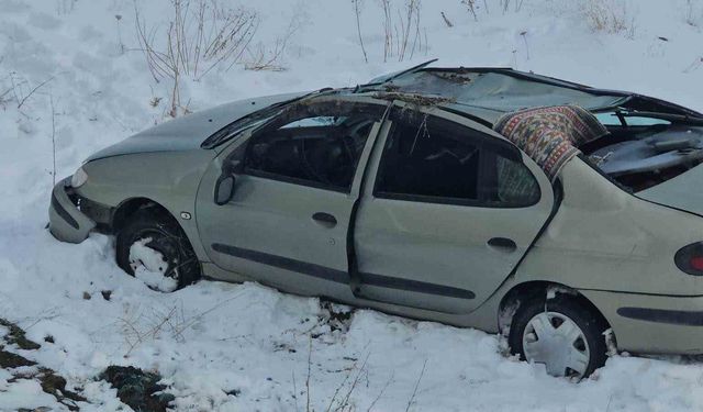 Adilcevaz'da otomobil takla attı: 5 yaralı