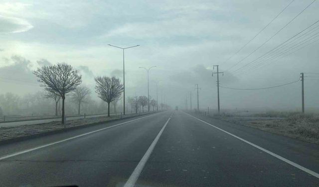 Afyonkarahisar'da sis etkili oldu