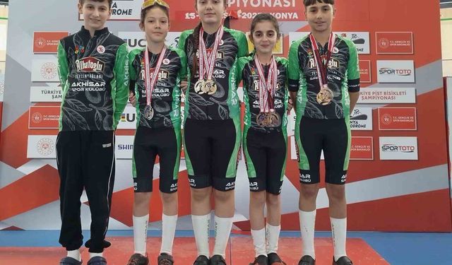 Akhisarlı bisikletçiler Konya Velodromu'nda kürsüye damga vurdu