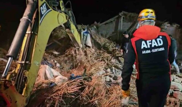 Aksaray'da mandıra çöktü, çok sayıda hayvan telef oldu