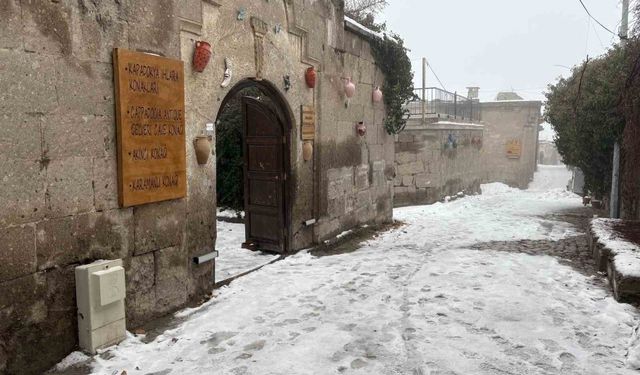 Aksaray'ın Güzelyurt ilçesinde kar yağışı etkili oldu