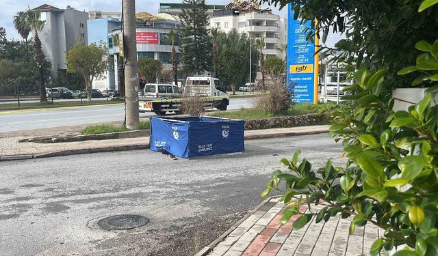 Alanya'da ölümle sonuçlanan trafik kazası güvenlik kamerasına yansıdı