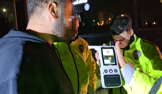 Alkollü sürücü kaza yaptı, yaralanan eşini suçladı: 'Eşimle kavga ettik, direksiyonu kırdı'