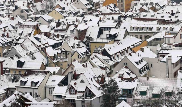 Almanya'da 'Elli' kar fırtınası: Okullar tatil edildi