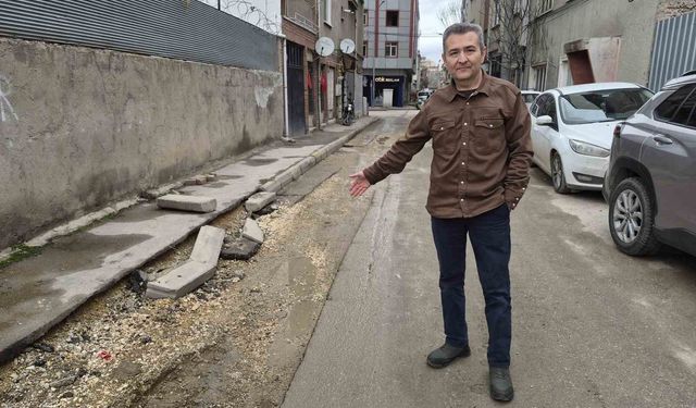 Altyapı çalışmaları sırasında bozulan sokağın onarılması bekleniyor