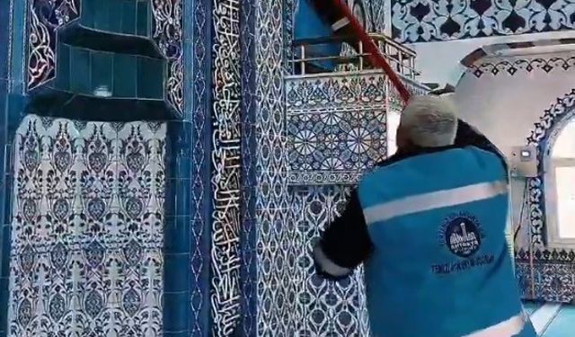 Antakya Belediyesi, camilerde temizlik faaliyetlerini sürdürüyor