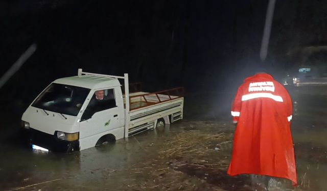 Araçta mahsur kalma ihbarına giden itfaiye teşekkür yerine sitemle karşılaştı