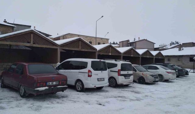 Aşırı soğuklar Tercan'da pazar yerini boş bıraktı