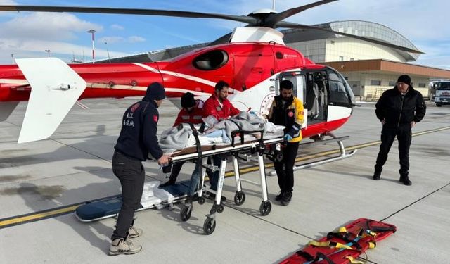 Bahçesaray'da kazada yaralanan çocuk helikopterle Van'a nakledildi
