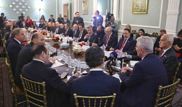 Bakan Bolat, Birleşik Krallık'ta faaliyet gösteren Türk iş adamlarıyla buluştu