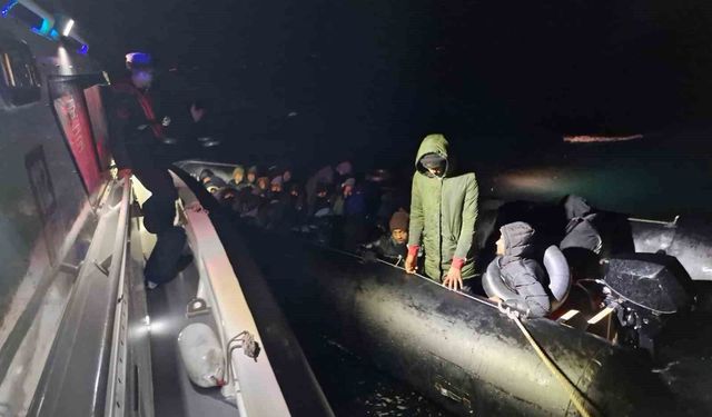Balıkesir açıklarında 3'ü çocuk 29 göçmen yakalandı