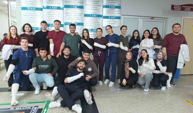 Balıkesir' de üniversitelilerden alçılı staj hatırası