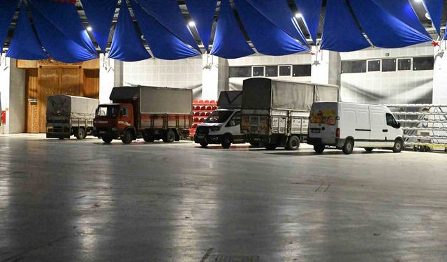 Başkan Başdeğirmen soğuk havalara karşı pazarcı esnafına Gökkubbe Fuar Alanı'nı açtı