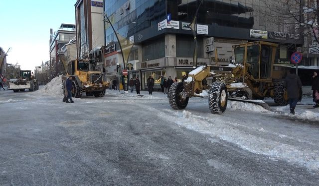 Bingöl'de kar temizliği sürüyor