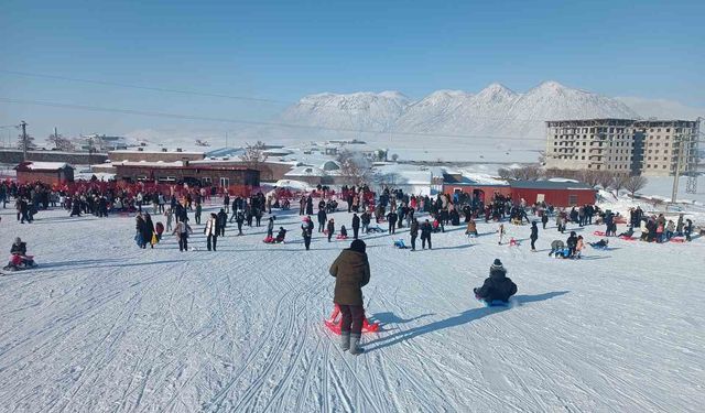 Bitlis'te kayak merkezine yoğun ilgi
