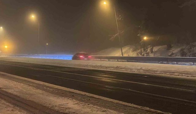 Bolu Dağı geçişinde kar yağışı başladı