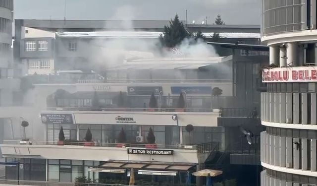 Bolu'da elektrik kaynaklı çıkan baca yangını, etrafı dumana boğdu