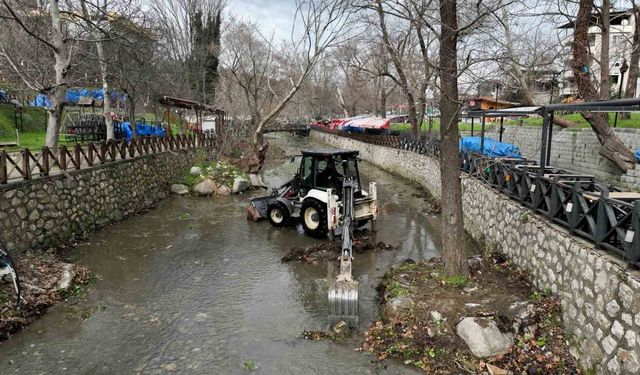Büyükşehir'den Misi'de dere ve çevre temizliği