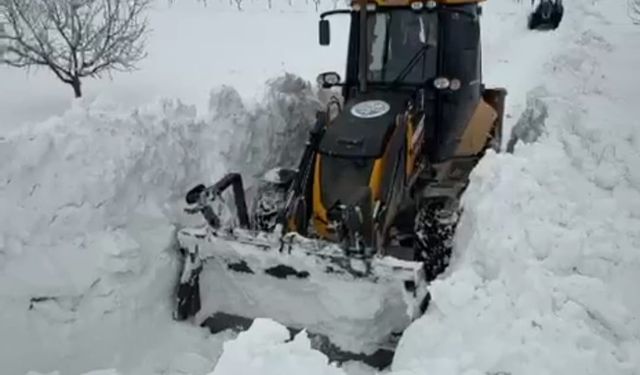 Darende Belediyesi'nden karla mücadelede yoğun mesai