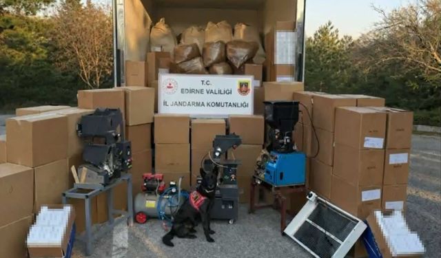 Edirne'de kaçak tütün operasyonu: Tonlarca malzeme ele geçirildi