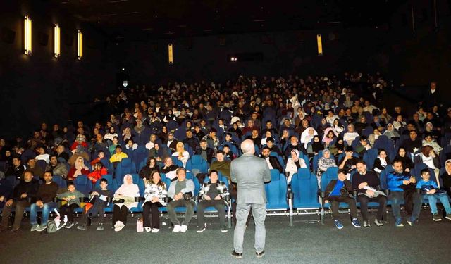 Eğitim-Bir-Sen Adana Şubesi sinema etkinliğinde buluştu