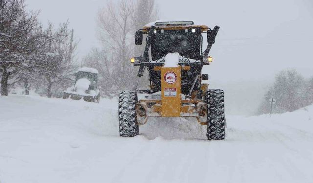 Elazığ'da 384 köy yolunda çalışmalar sürüyor