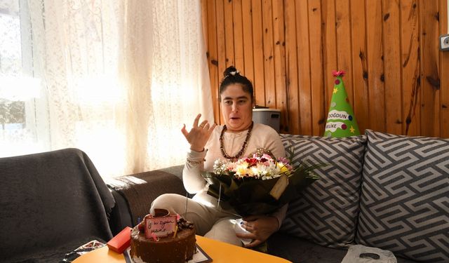 Engelli gencin yüzünü güldüren doğum günü sürprizi