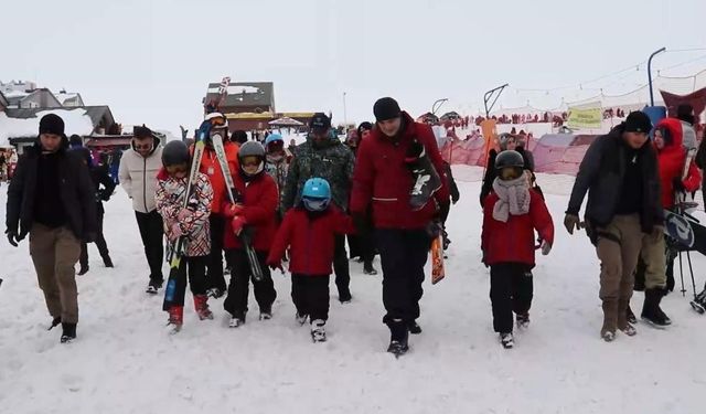 Erciyes'te şehit çocuklarına kayak eğitimi