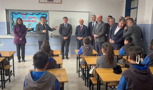 Erzincan Valisi öğrencilere Ergan Dağı'nda kayak ve köfte ekmek sözü verdi