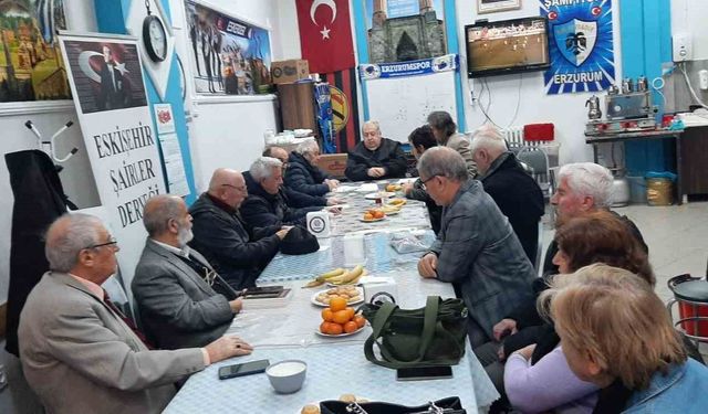 Eskişehir Şairler Derneği Başkanı Kenan Demirel güven tazeledi