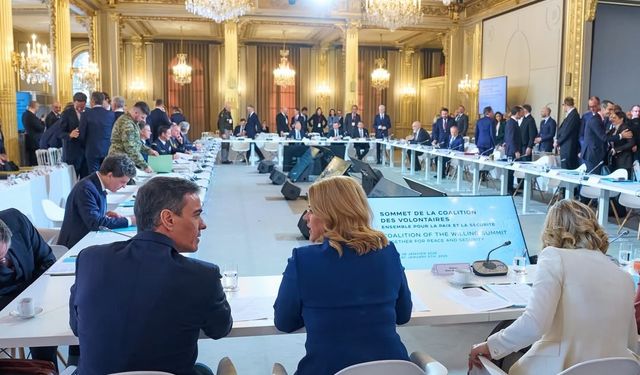 Fransa'daki Gönüllüler Koalisyonu Liderler Zirvesi başladı