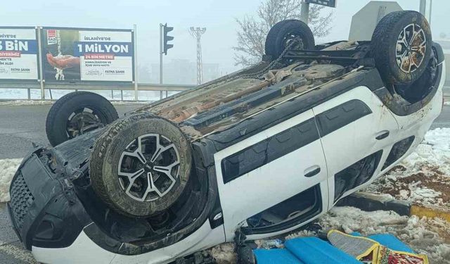 Gaziantep'te iki otomobil çarpıştı: 3 yaralı