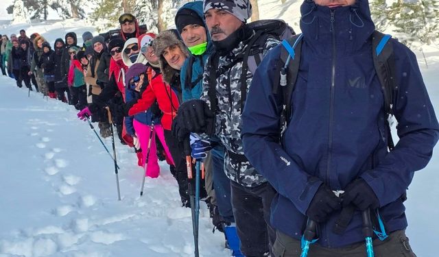Gediz Murat Dağı Termal ve Kayak Merkezinde kar yürüyüşü