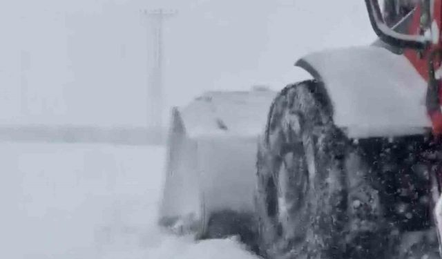 Gercüş'te hastalar için yollar küreklerle açıldı
