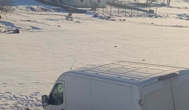 Gercüş'te minibüs şarampole devrildi: 3 yaralı