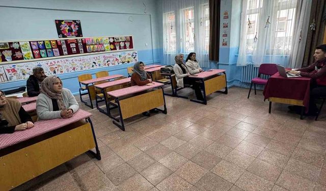 Gıda güvenliği için okul personeline hijyen eğitimi